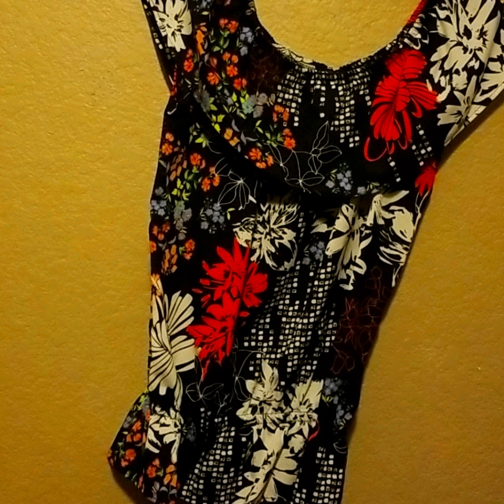 Summer fun top 🌷 new.. boutique